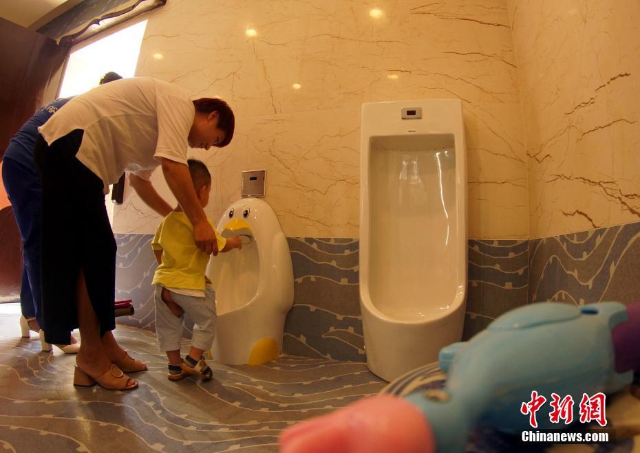 中国初の陶磁器文化をテーマとした「多目的トイレ」が使用開始に