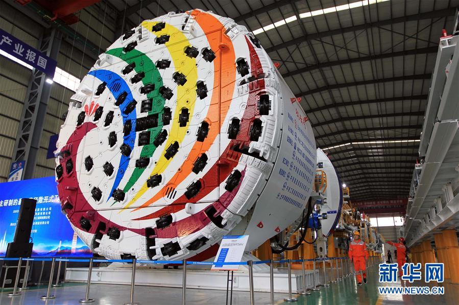 中国製トンネルボーリングマシン、「彩雲号」がラインオフ