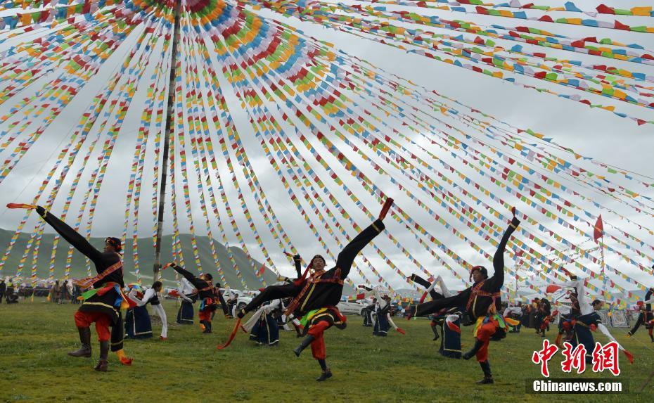 標高4500メートルの草原、テント祭りが開催 