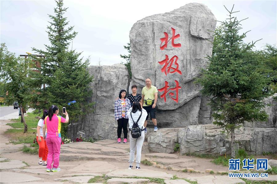 避暑を求めて観光客たちが北極村へ殺到　黒竜江省