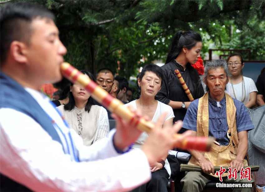 日本の普化尺八名人、中国の弟子を引き連れ臨済禅寺で演奏