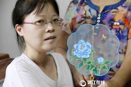 ALSの女性が描いた絵が中国国内外で賞を受賞