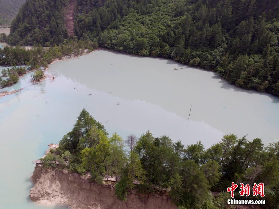 九寨溝景勝地の「火花海」で決壊が確認される　池の水のほとんどが流出　