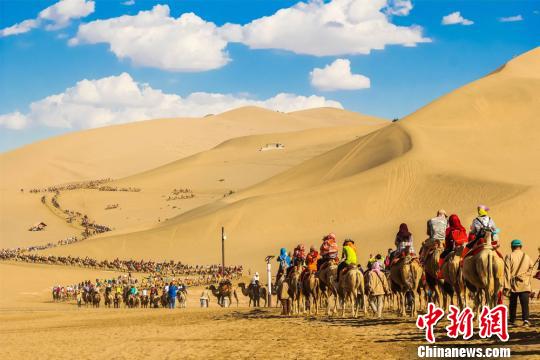 敦煌・鳴沙山月牙泉景勝地観光客数、述べ100万人を超える　甘粛省