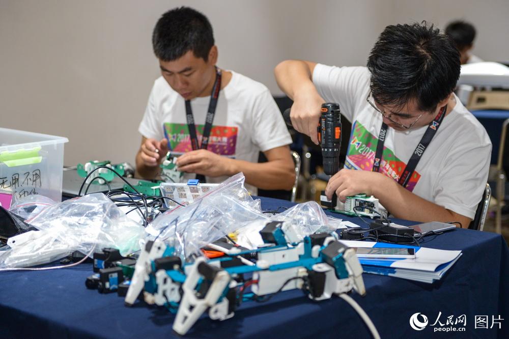中国と米国の若き「創客」たち、北京でそのアイデア競う