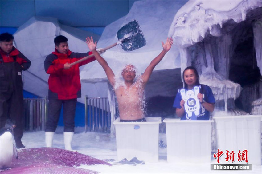 極寒に耐えろ！「アイス・リージョン・チャレンジ」イベント開催　武漢市