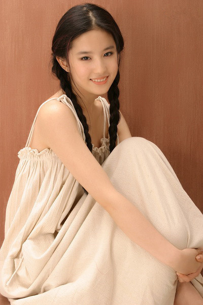 劉亦菲の若いころの写真が話題　ピュアな雰囲気は今も変わらず