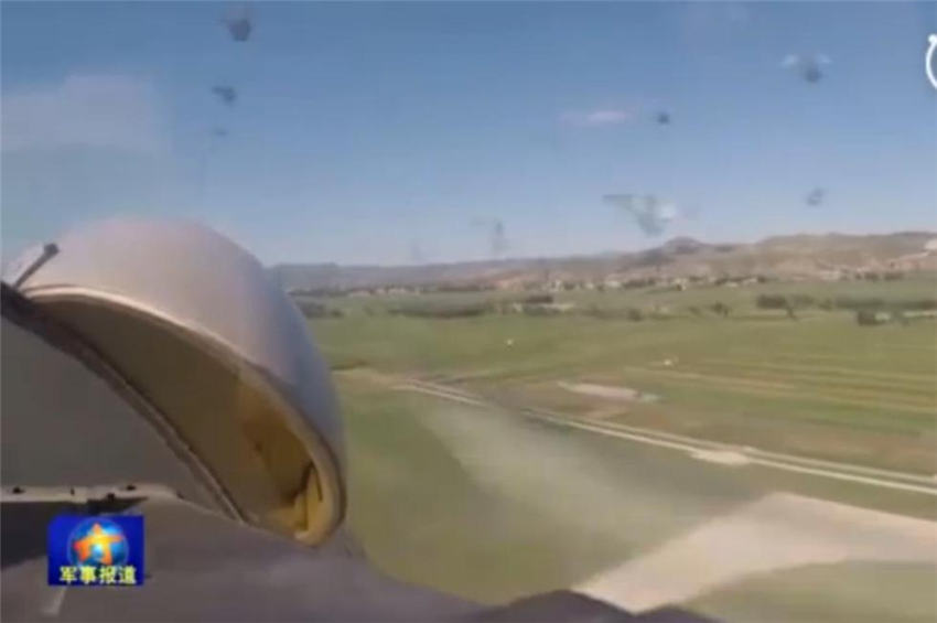 鳥の群れと衝突した戦闘機から出火　パイロットの冷静な判断で着陸成功