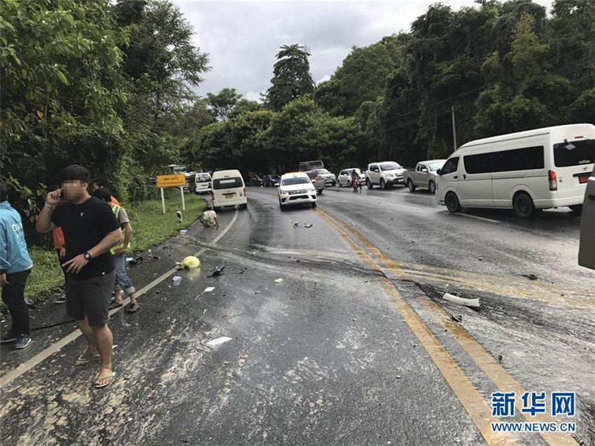 チェンマイで交通事故　中国人観光客11人負傷　タイ