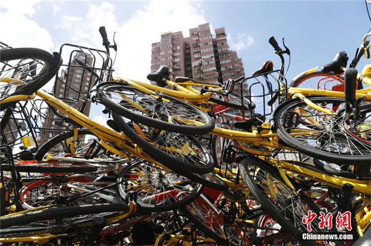 上海にシェア自転車の「墓場」現る　山のように積み上げられた自転車たち