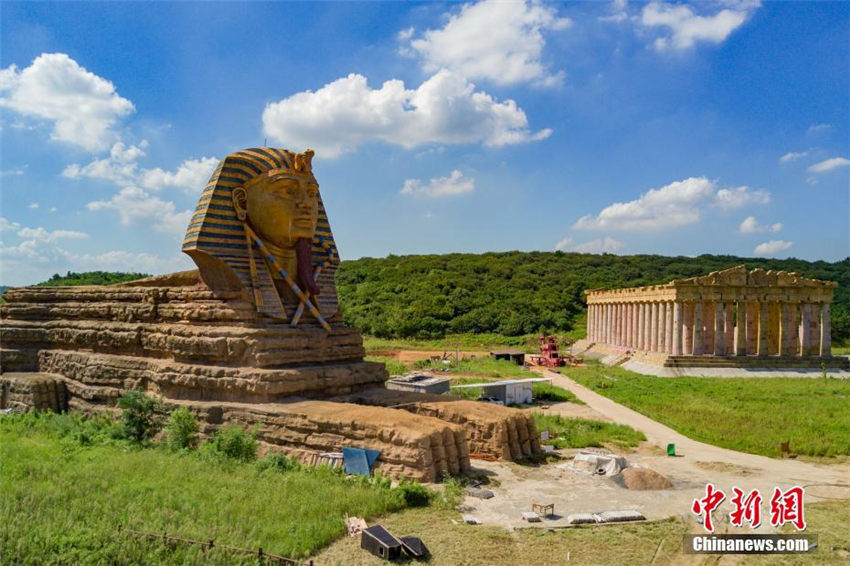 安徽省の農地の真ん中に「スフィンクス」や「パルテノン神殿」が出現