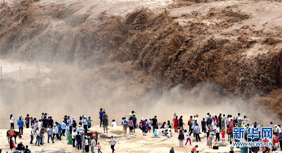 黄河上流の豪雨の影響で黄河壺口瀑布が再び増水　山西省