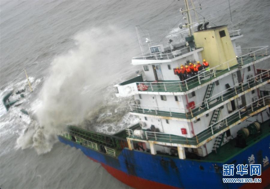 台風で貨物船が沈没　香港飛行服務隊が乗組員全員を無事救助