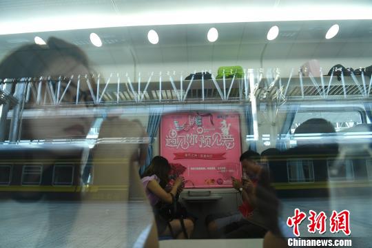 「恋人探し応援特別列車」で独身男女千人が出会いの旅へ　重慶市