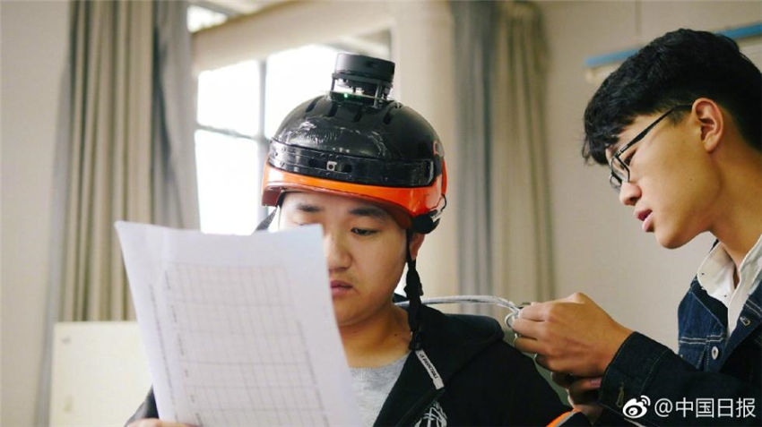 中国の大学生、視覚障害者用スマートデバイスを開発