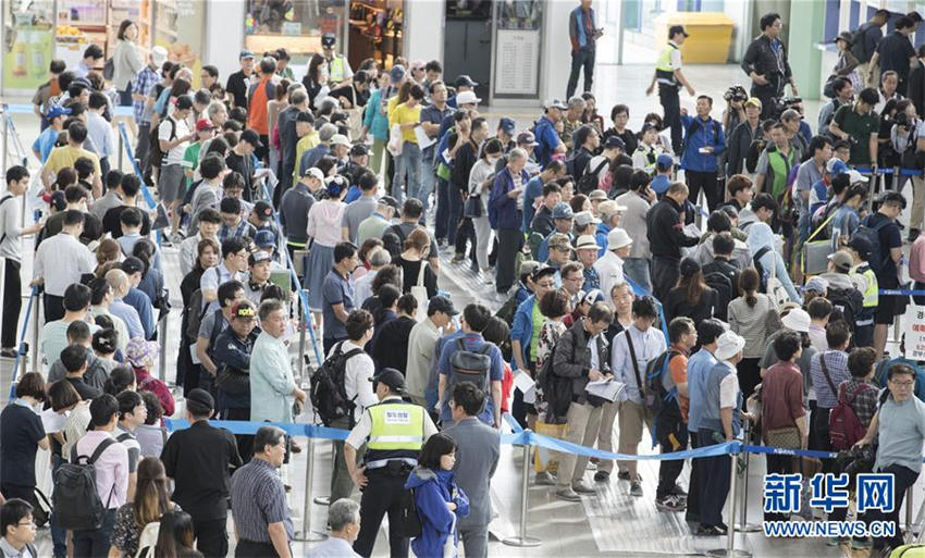 中秋節の列車チケットは入手困難　長蛇の列に並ぶ韓国の市民