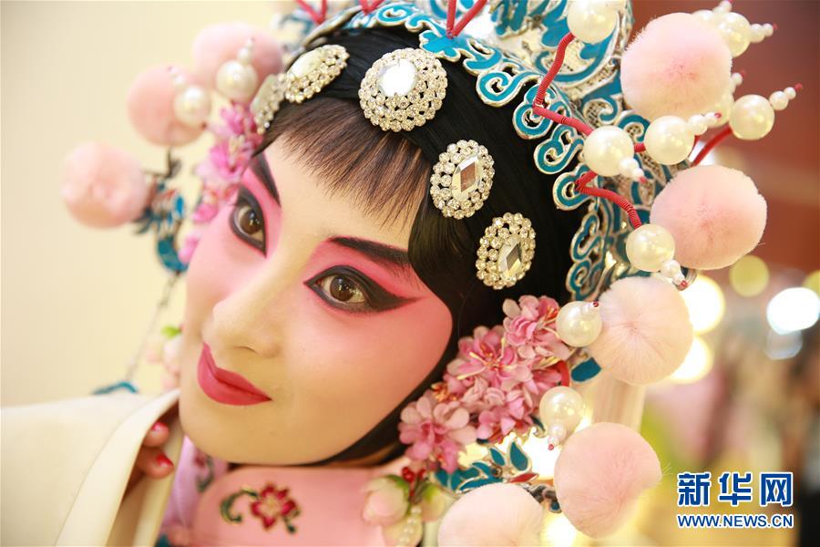 伝統劇の交流イベント開催　河北省の歌劇「絲弦」の様々な流派集結