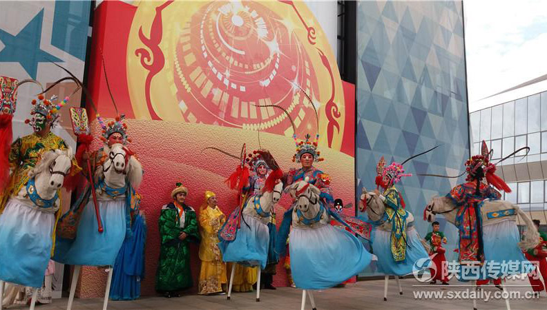 アスタナ万国博覧会陝西省週間で迎賓社火実演が精彩を放つ