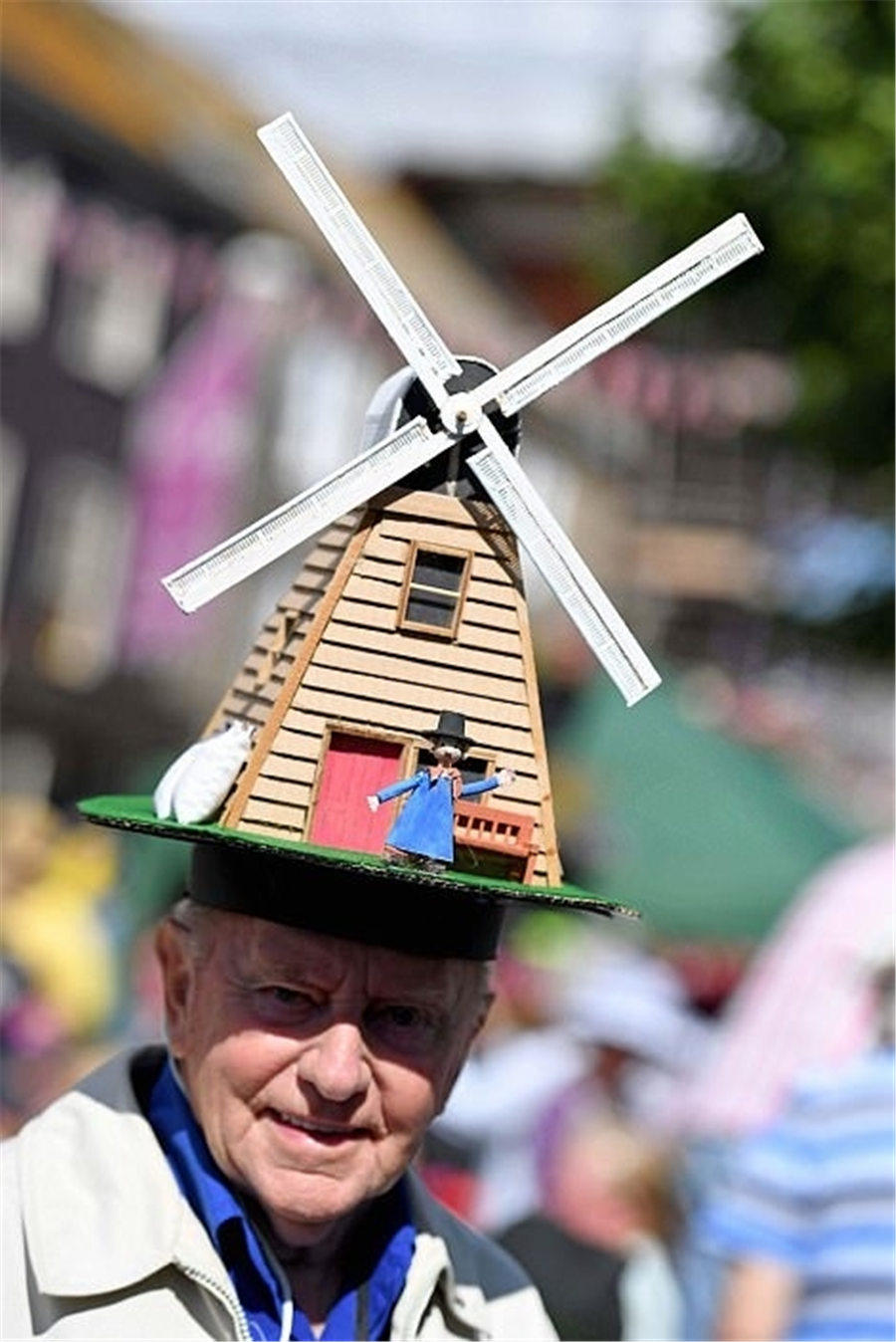 ユニークなデザインの帽子が集まる「ハット・フェスティバル」　英国