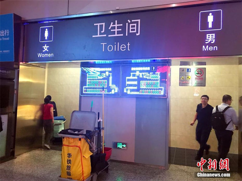 トイレの個室使用状況を表示するパネルで「渋滞」緩和　上海紅橋駅