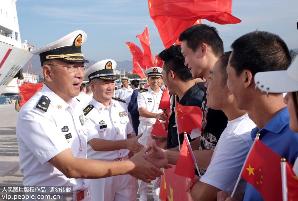中国海軍病院船「平和の方舟」がスペイン初寄港