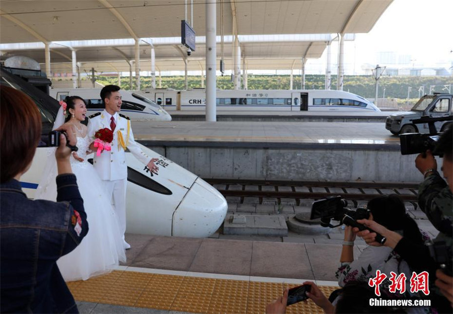 鉄道職員カップル、高速鉄道「ブライダルカー」で結婚式へ　黒竜江省