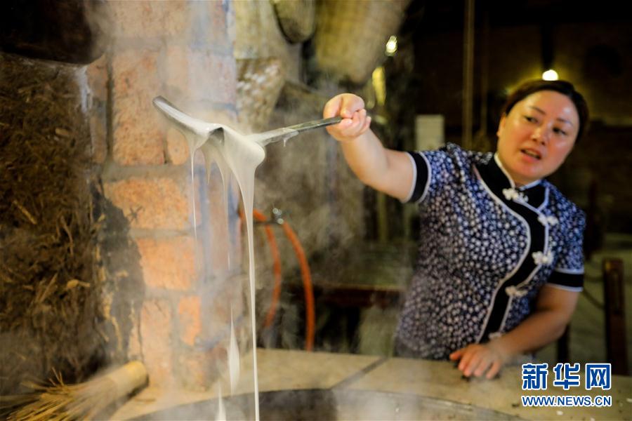 無形文化遺産「川北涼粉」を伝承する中国人女性　目標は世界へ
