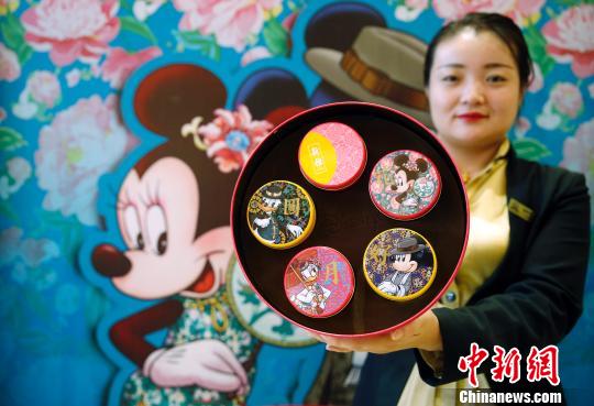 上海の老舗がディズニーキャラシリーズの月餅販売、人気は上々