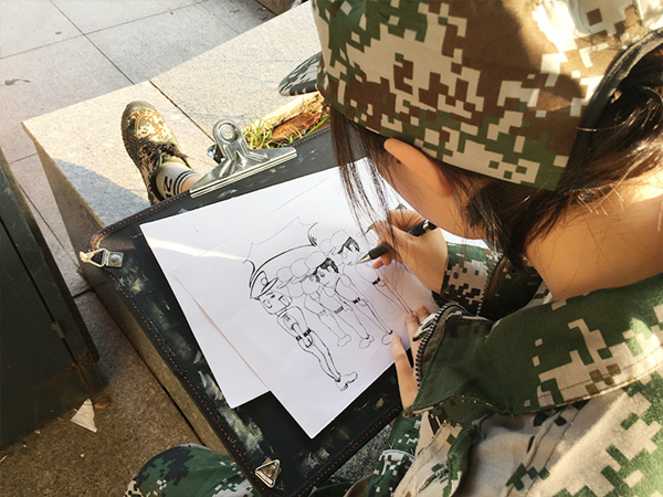 中国、新入女子大生が軍事訓練を漫画で描き話題に