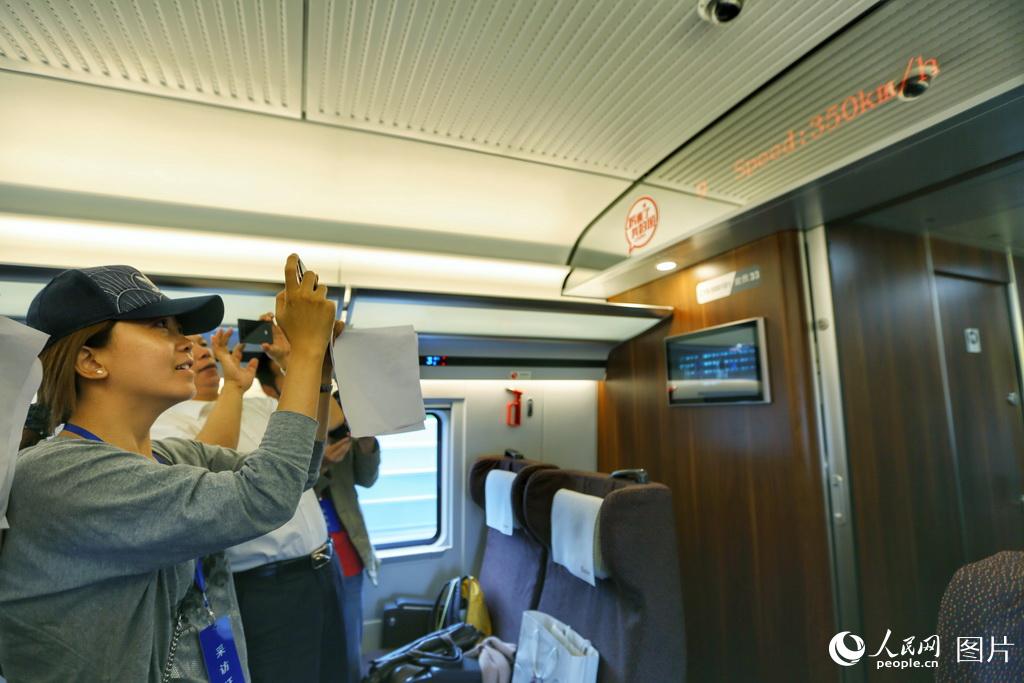 時速350キロ実現の新型高速鉄道「復興号」　北京・上海間を4時間半で