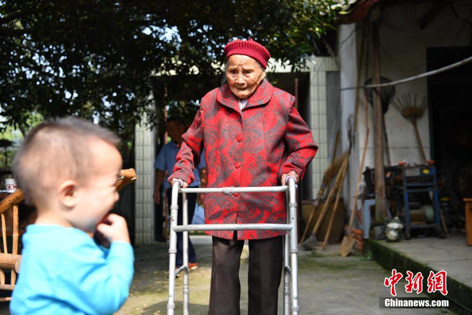 成都市最高齢117歳の朱さんの誕生日　子孫はなんと百人以上　四川省