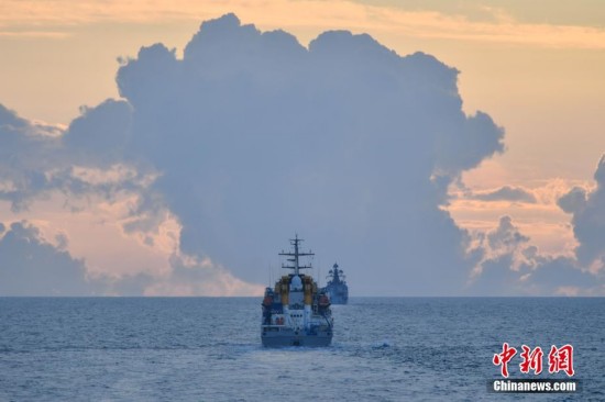 中露海軍が海上対空演習