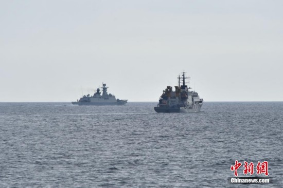 中露海軍が海上対空演習