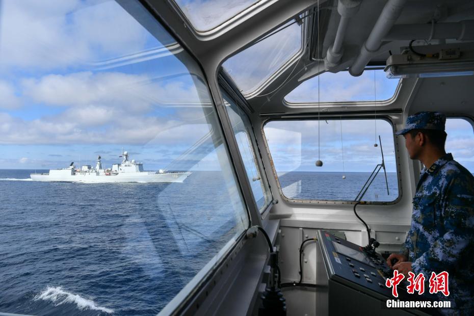 中露海軍が海上模擬補給訓練