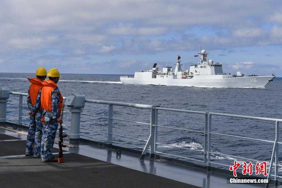 中露海軍が海上模擬補給訓練