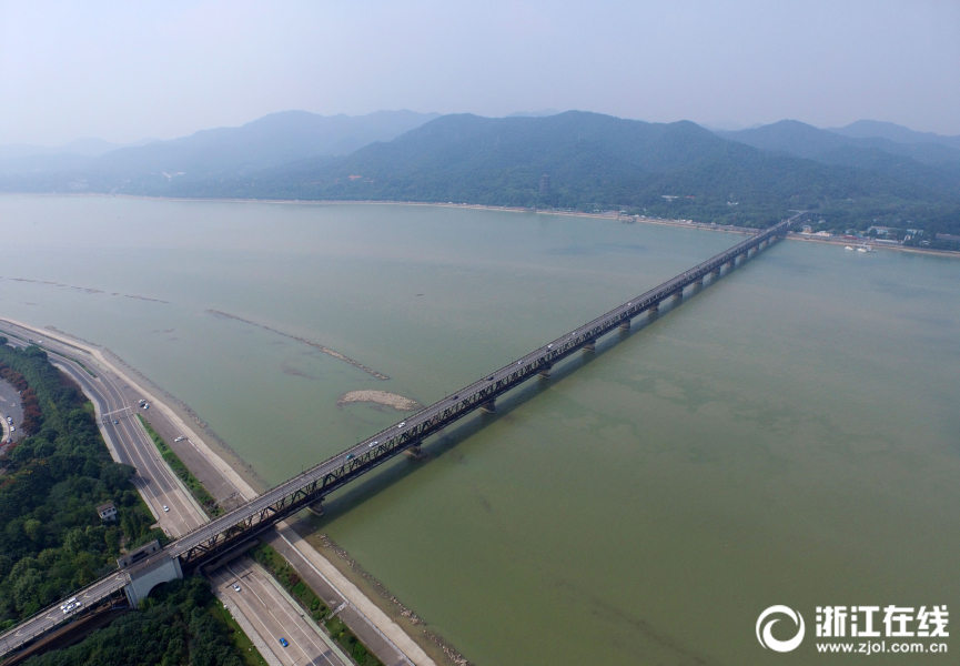 杭州市の銭塘江大橋　建設から戦争を経て今日まで80年　浙江省
