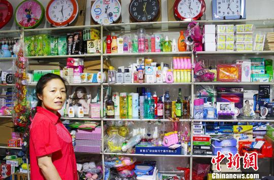 懐かしの中国国産製品勢ぞろい　西安の昔ながらの雑貨店が人気