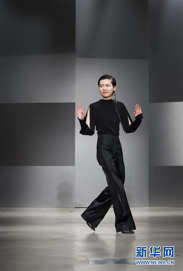 ミラノコレクションで中国人デザイナーの「RICOSTRU」が2018春夏新作発表
