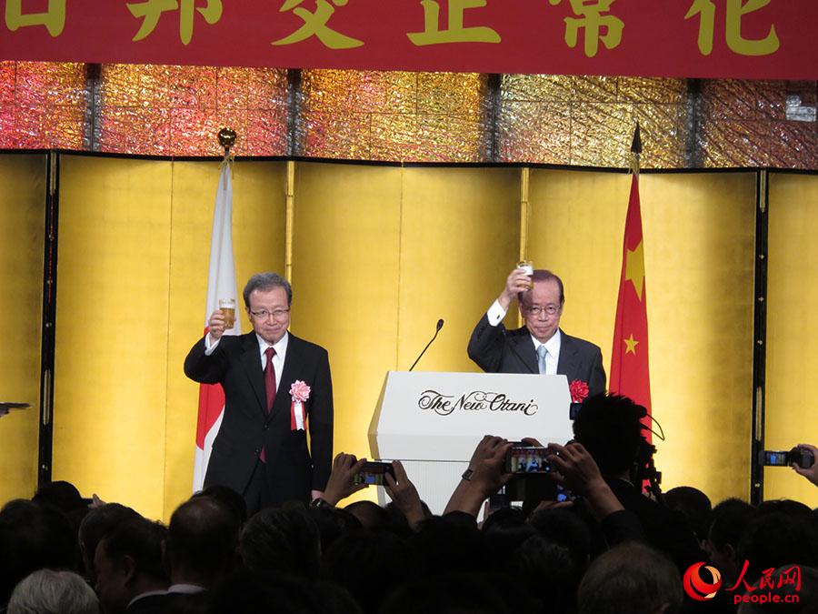 在日本中国大使館の建国68周年レセプションに安倍晋三首相が出席