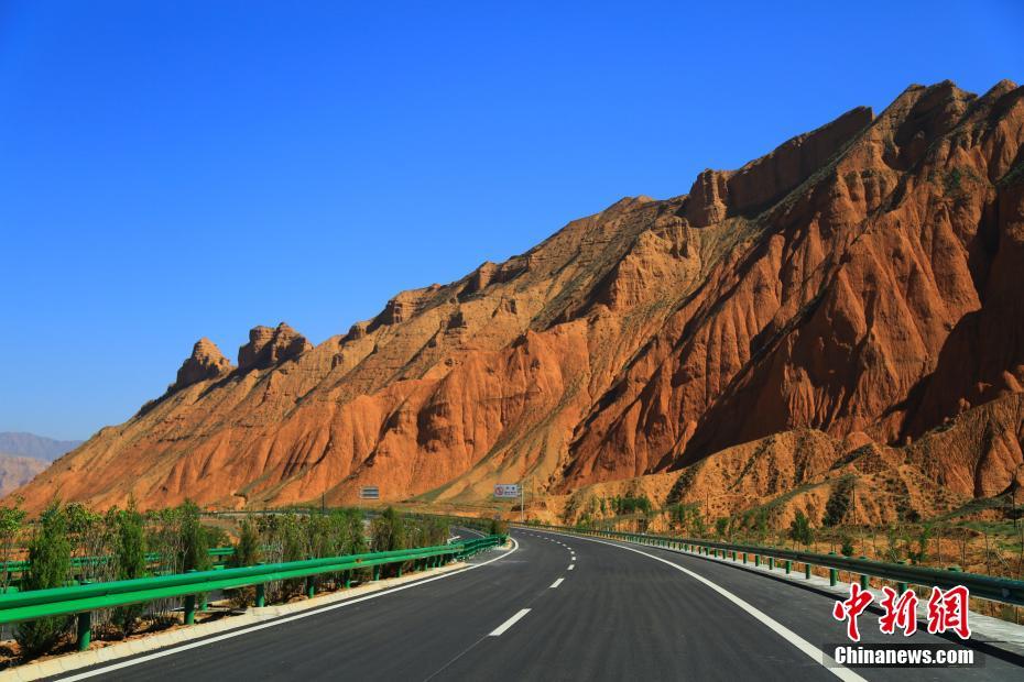 中国唯一のサラール族自治県に高速道路が開通　青海省