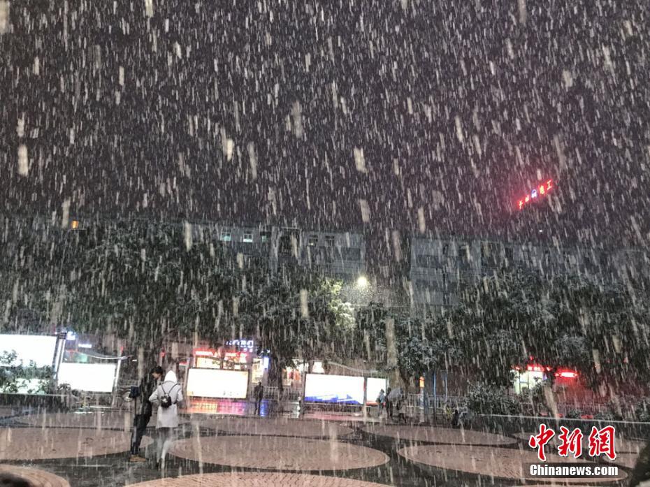 中国北方の広い範囲で雨模様、初雪観測も多数