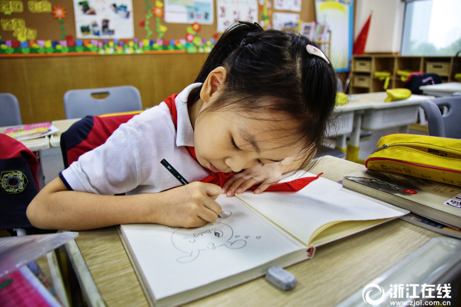 杭州の小学生が描いたイラストたっぷりの可愛い夏休みの絵日記