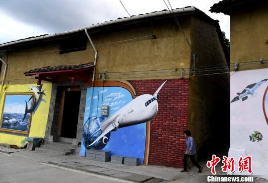 リアルな3D絵画が村の新たな観光スポットに　福建省