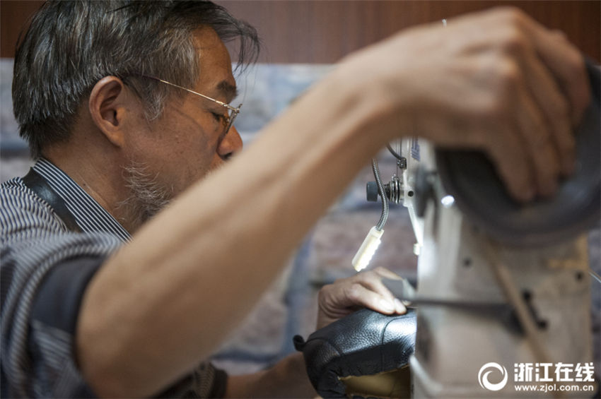 靴を作り続けて40年以上、杭州のベテラン靴職人
