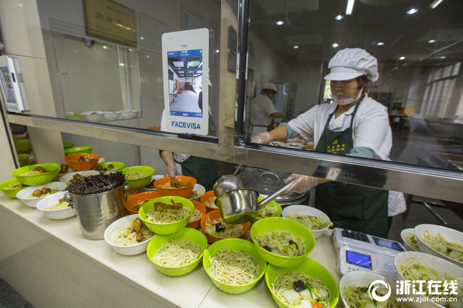 杭州の学生食堂で顔認証による料金システム登場