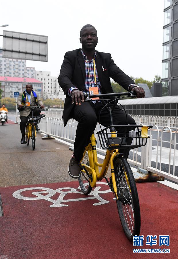 外国人記者がシェア自転車に乗って北京市中関村を「体験」