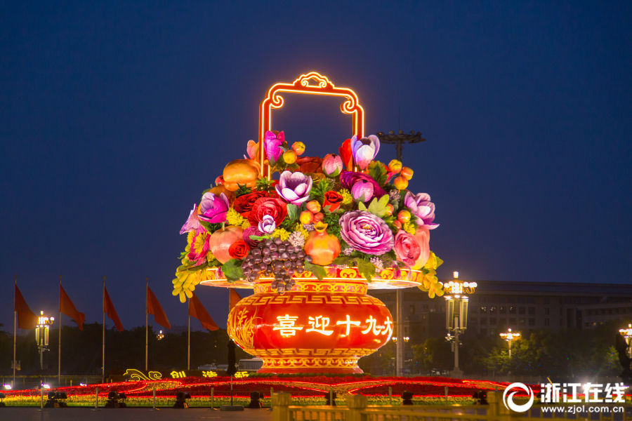 十九大歓迎オブジェで北京市の夜景ゴージャスに