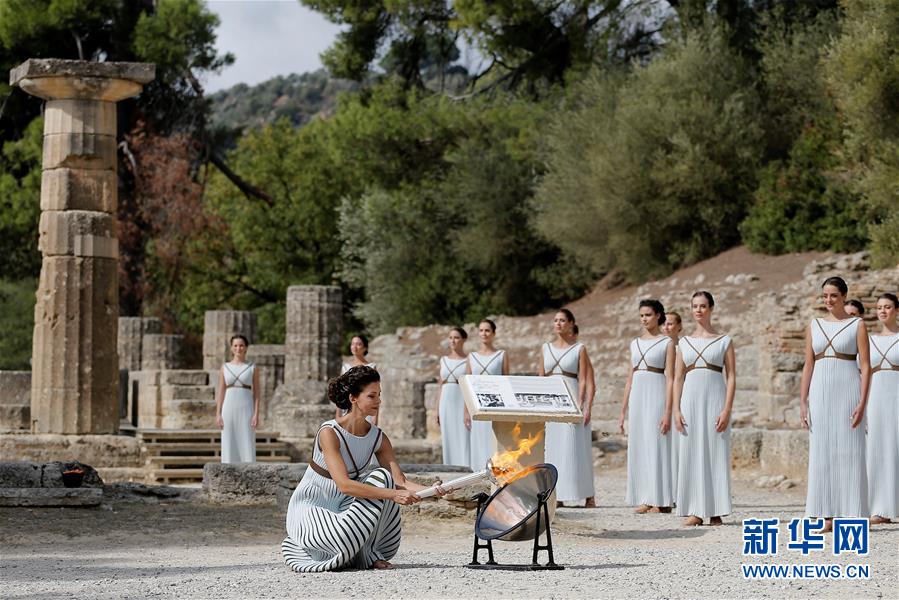 ギリシャオリンピア遺跡で平昌冬季五輪の聖火の採火式リハーサル　