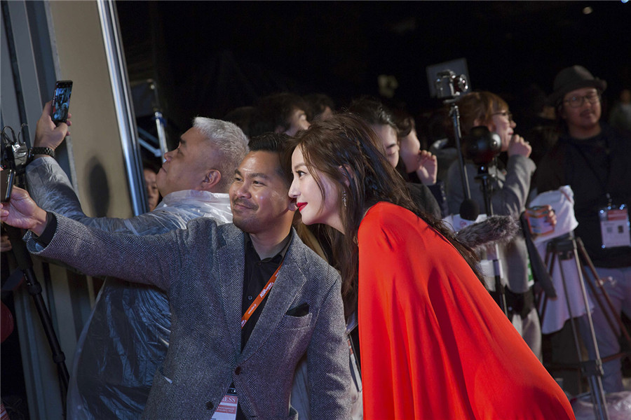 第30回東京国際映画祭開幕　レッドカーペットにヴィッキー・チャオ登場