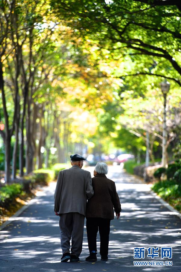 高齢者夫婦、支え合い寄り添い続けた72年間　 江西省